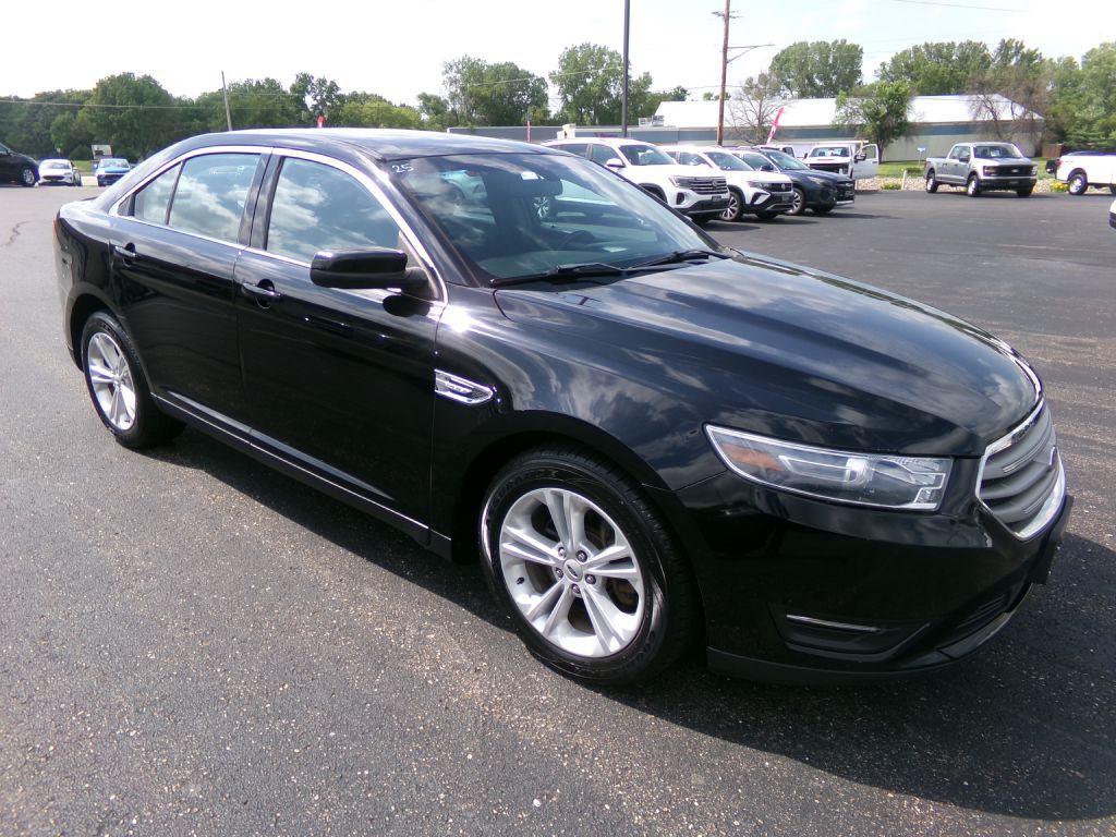 2017 Ford Taurus Image 1