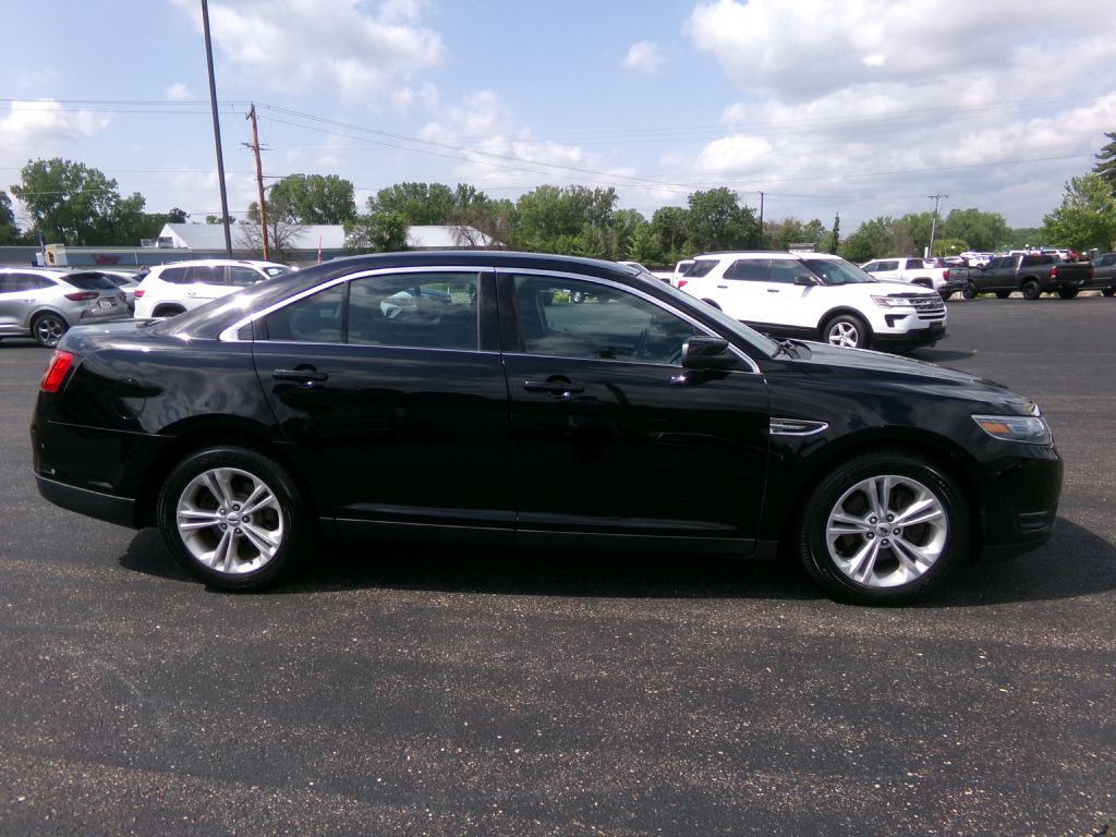 2017 Ford Taurus Image 2
