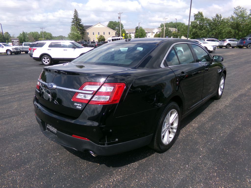 2017 Ford Taurus Image 3