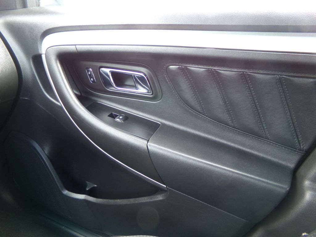 2017 Ford Taurus Image 24