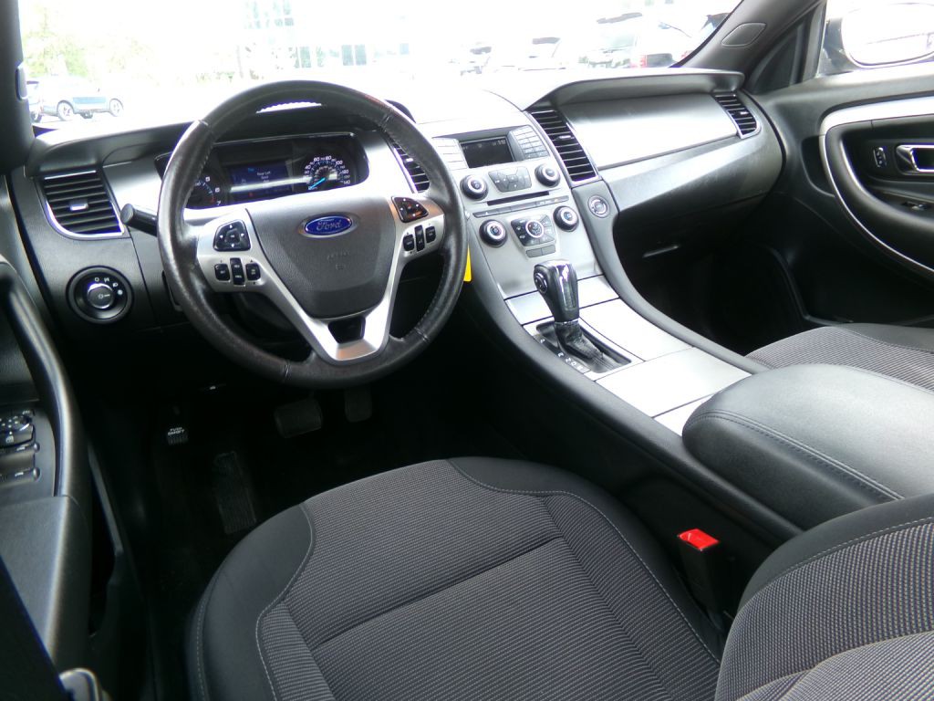 2017 Ford Taurus Image 28