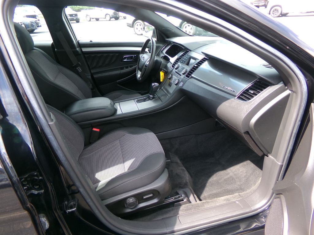 2017 Ford Taurus Image 29