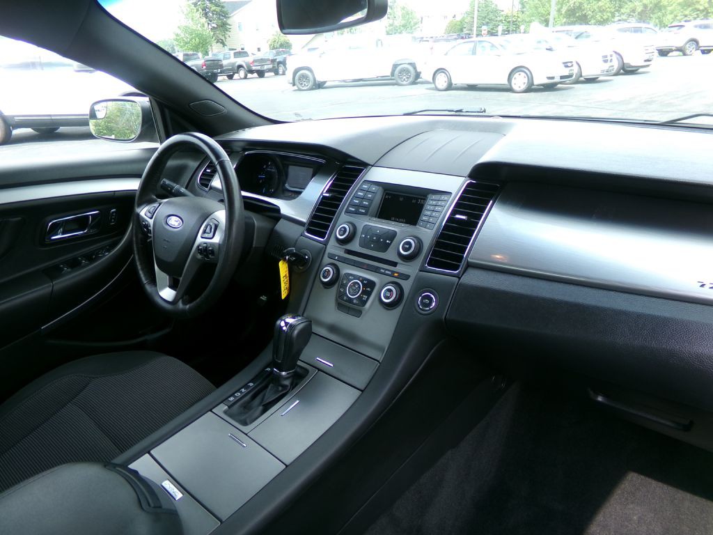 2017 Ford Taurus Image 30
