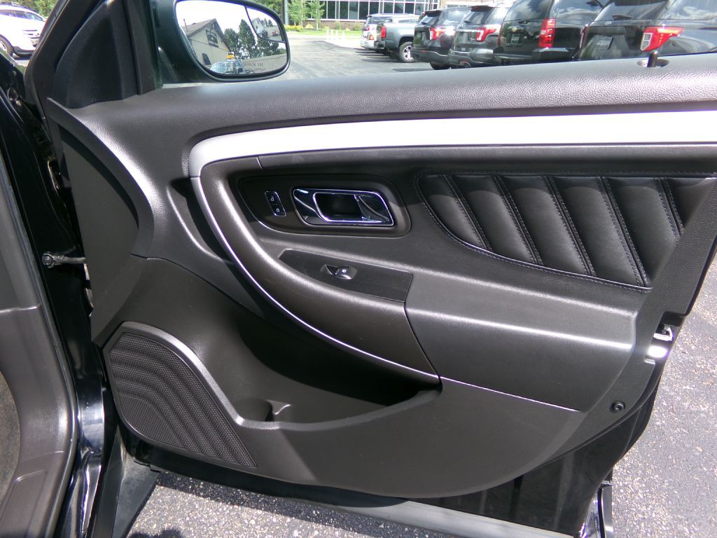 2017 Ford Taurus Image 32