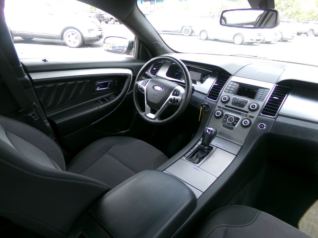 2017 Ford Taurus Image 35