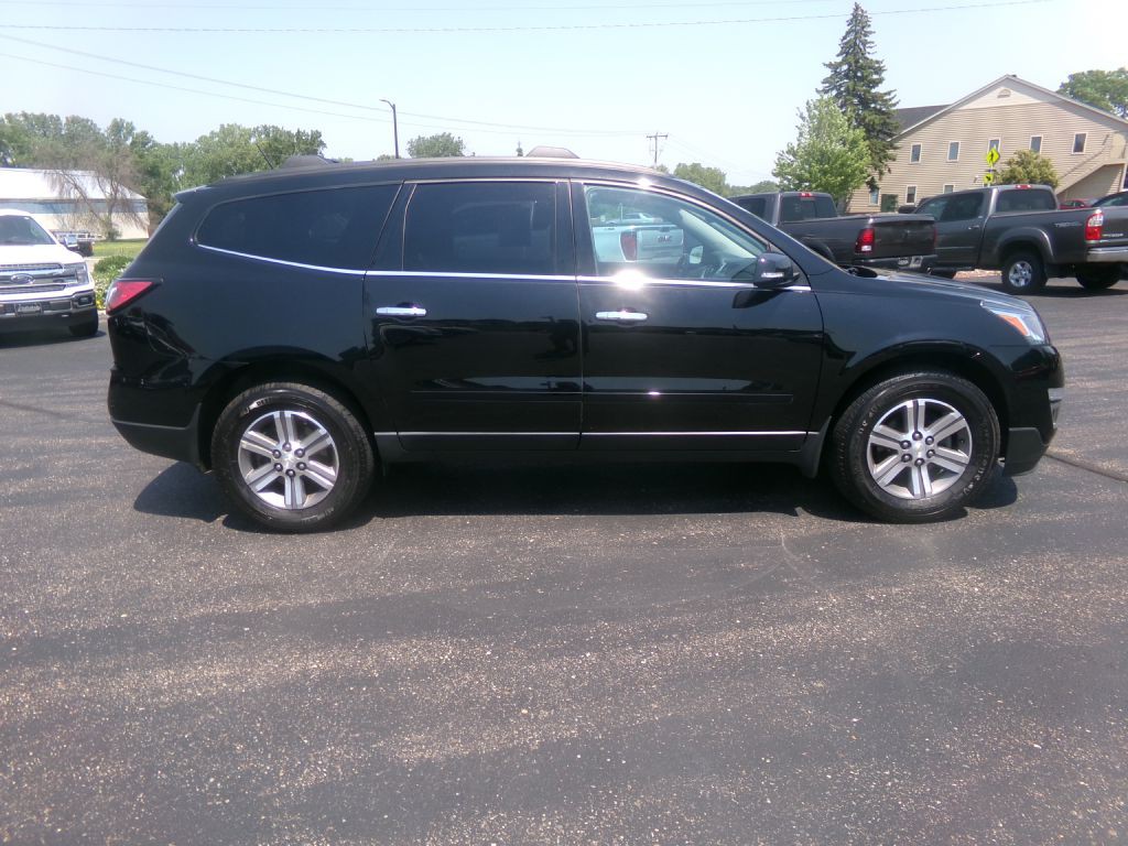2017 Chevrolet Traverse Image 2