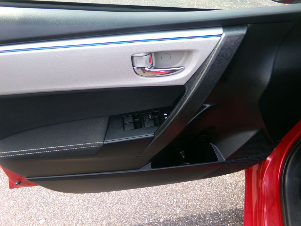 2016 Toyota Corolla Image 9