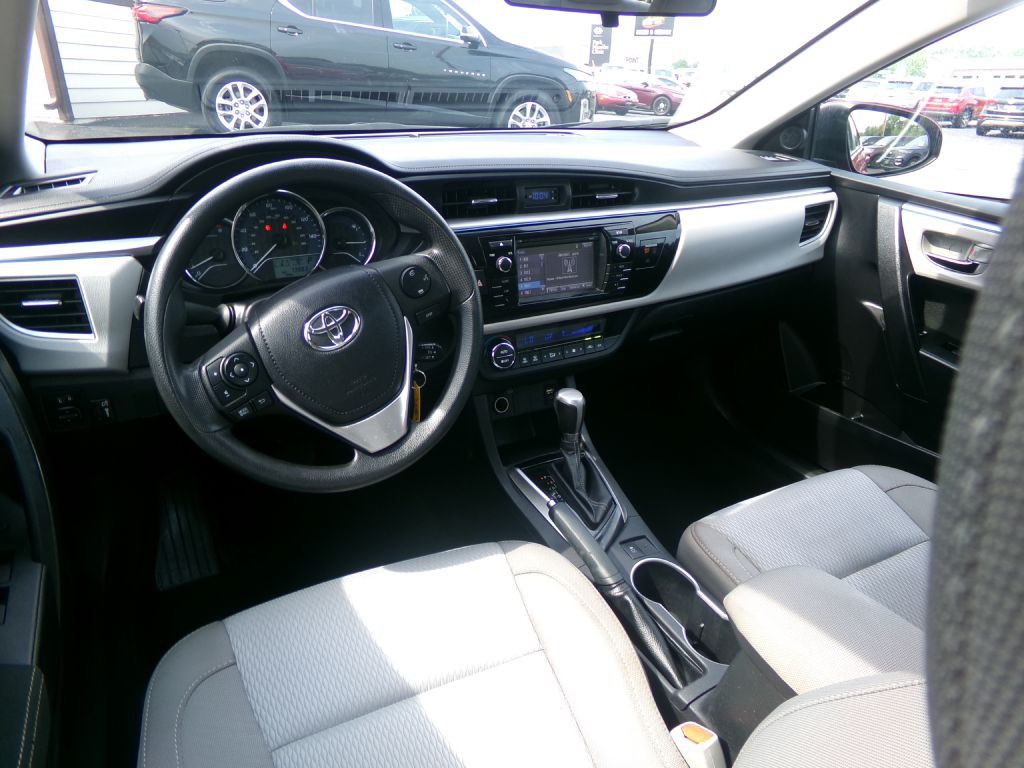 2016 Toyota Corolla Image 12
