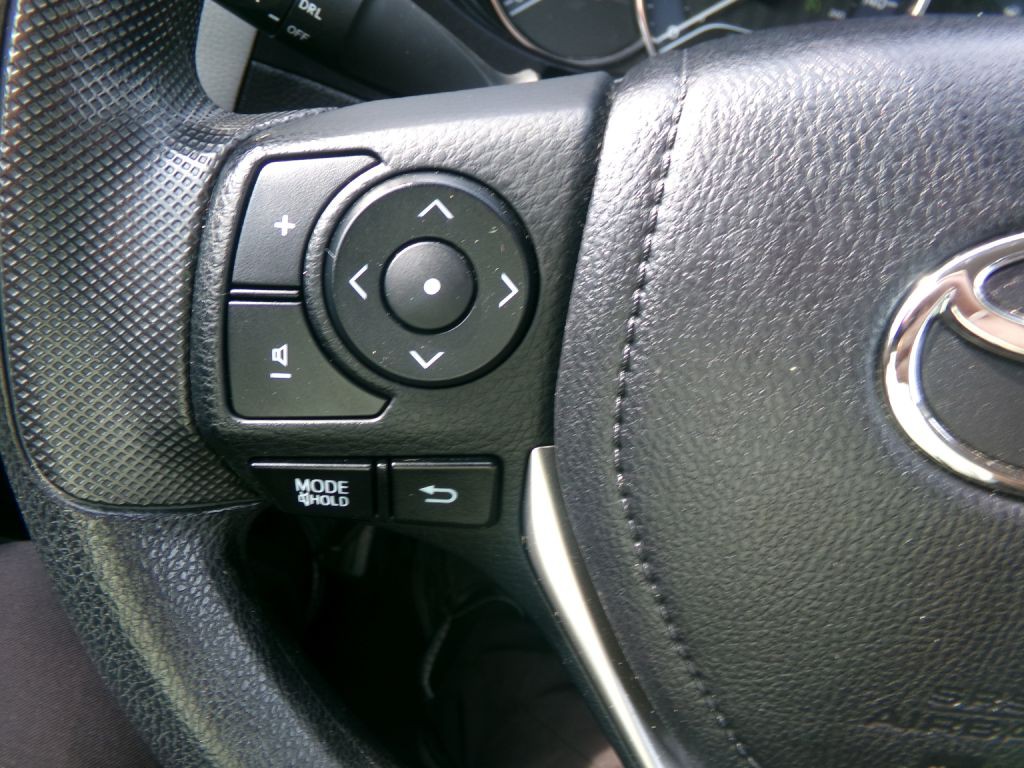 2016 Toyota Corolla Image 13