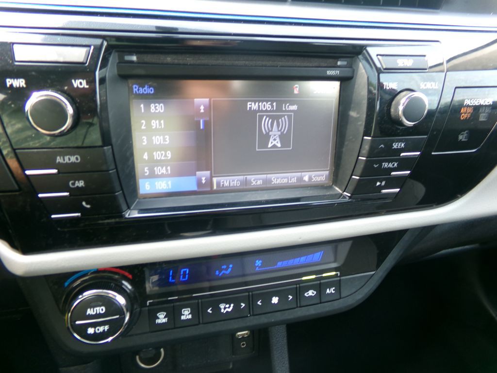 2016 Toyota Corolla Image 16
