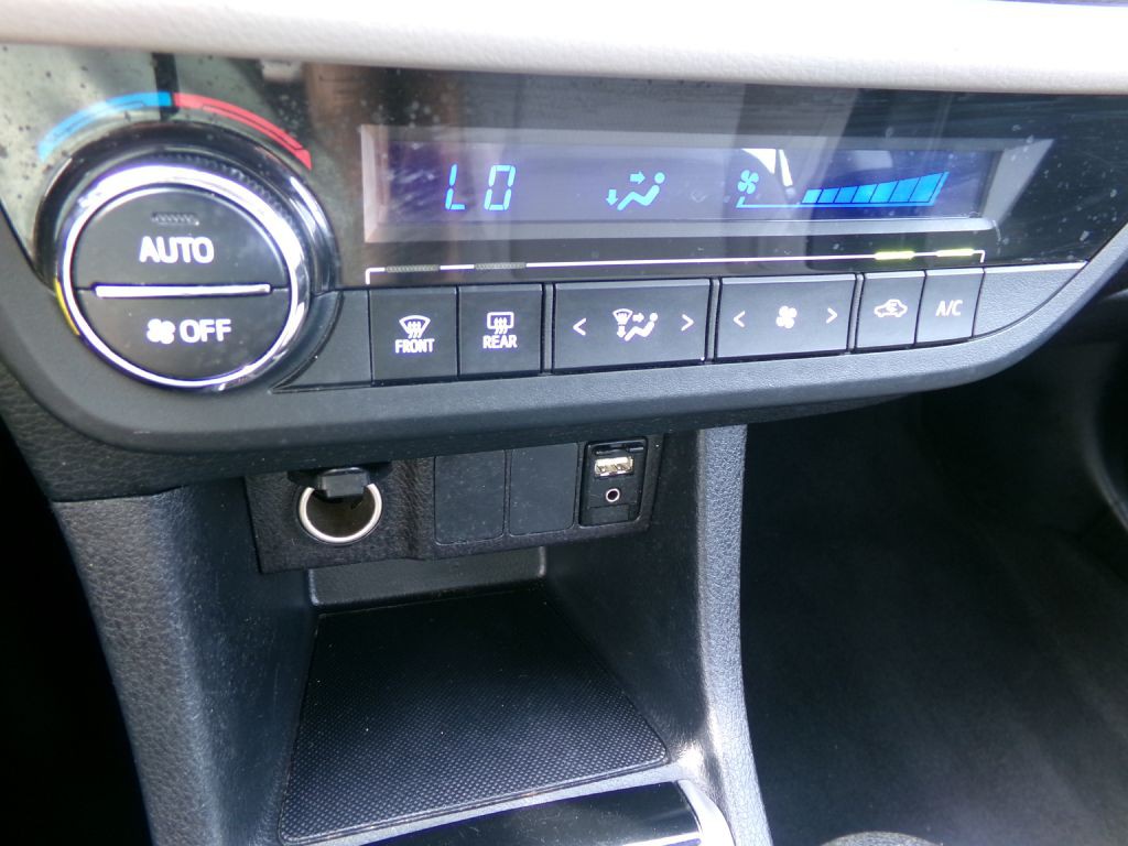2016 Toyota Corolla Image 19