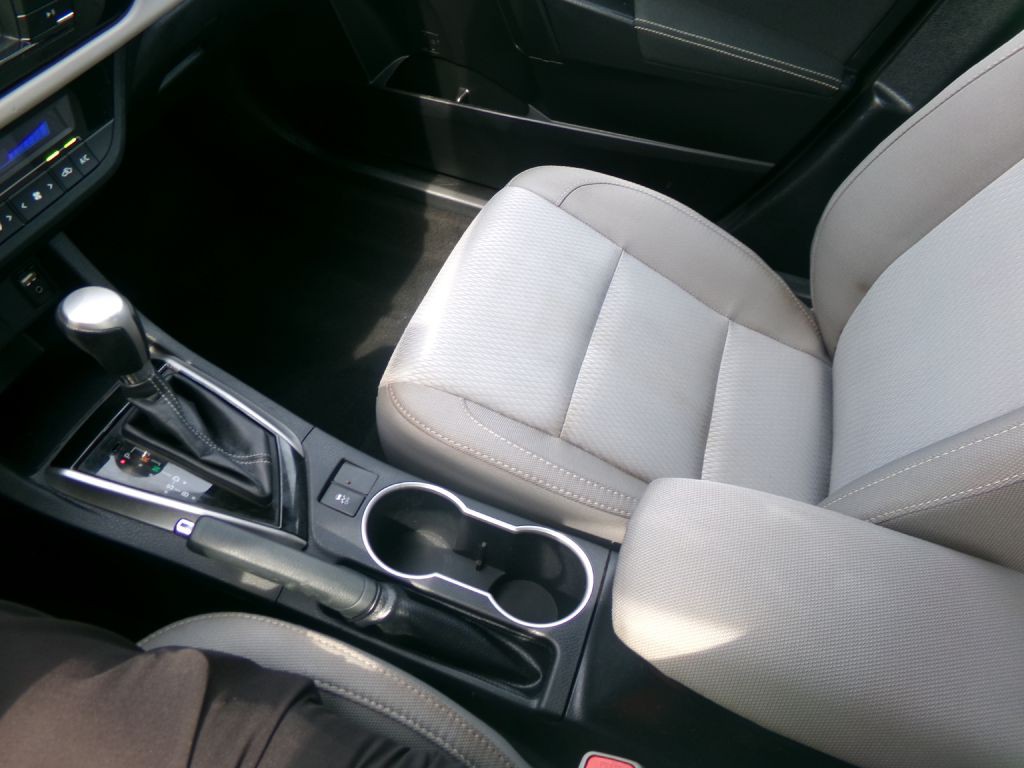 2016 Toyota Corolla Image 21