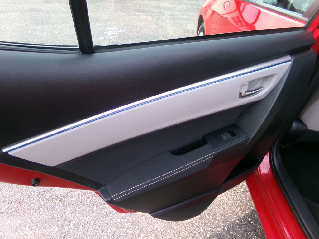 2016 Toyota Corolla Image 24