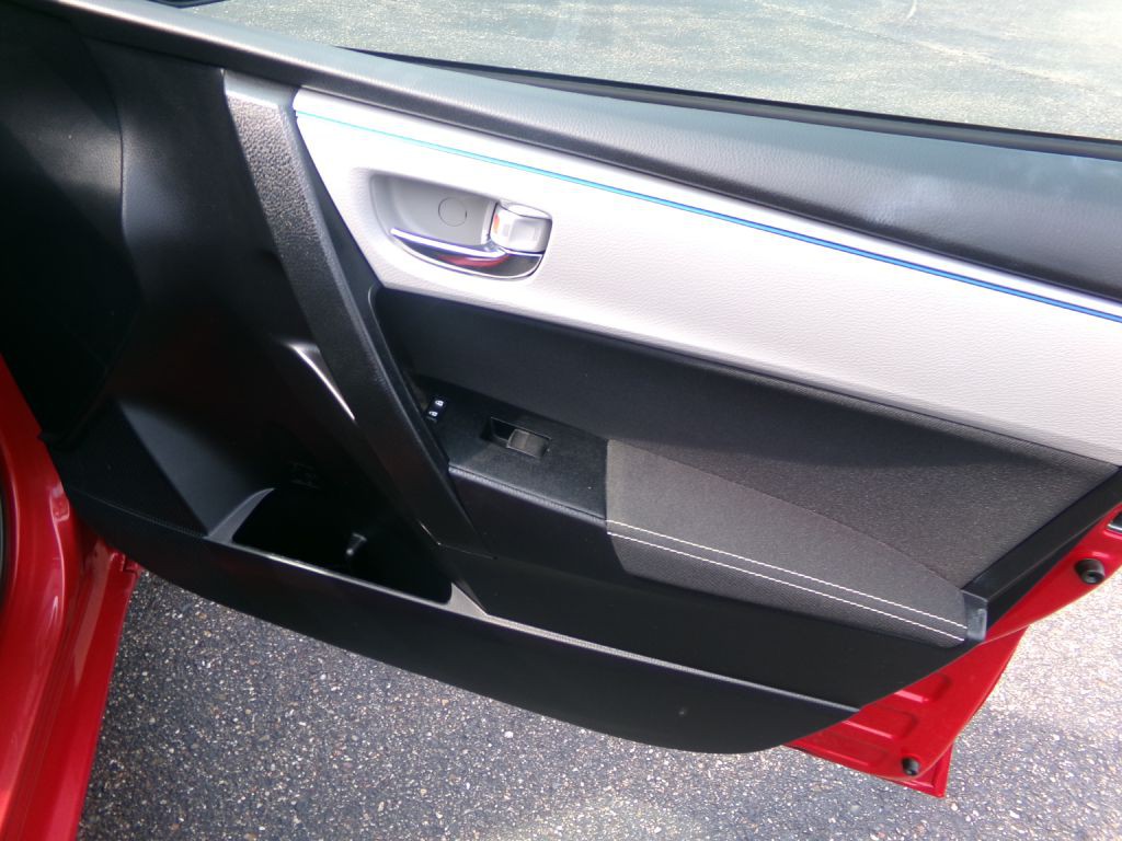 2016 Toyota Corolla Image 28