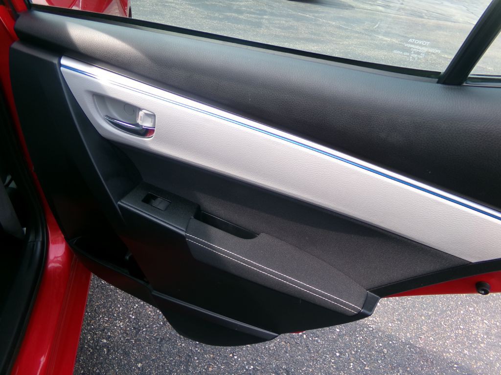 2016 Toyota Corolla Image 31