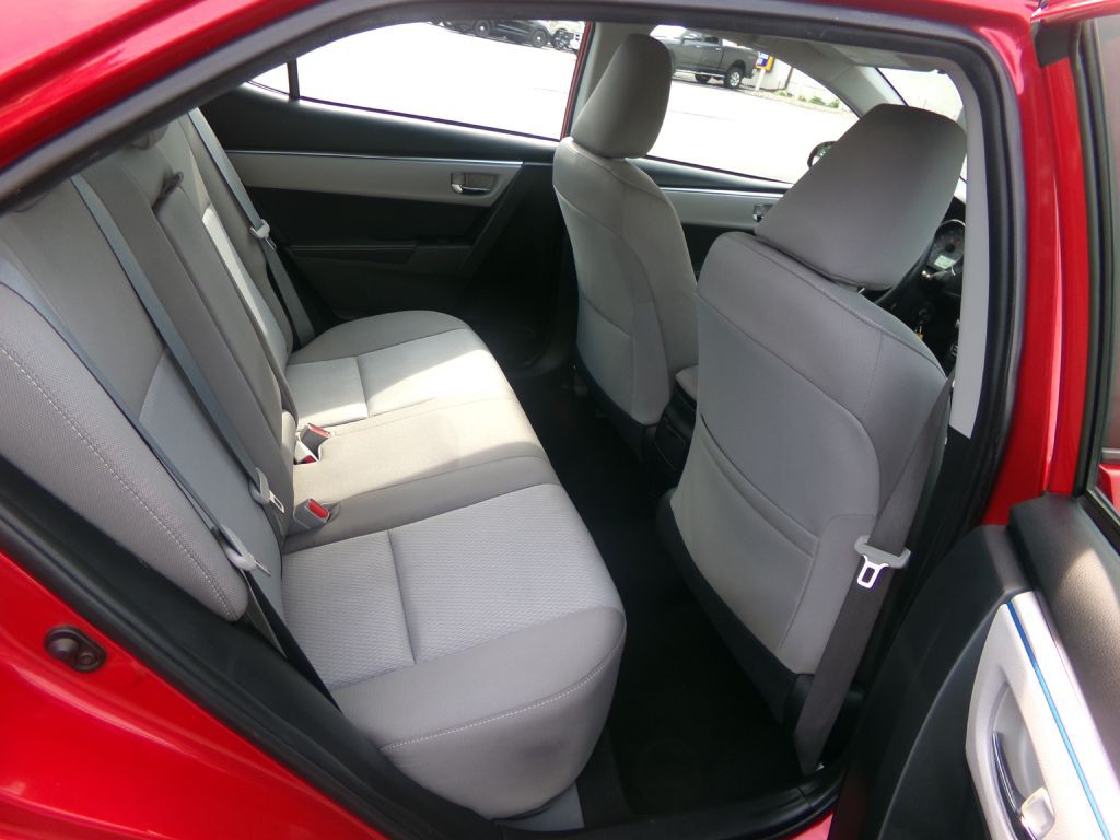 2016 Toyota Corolla Image 32