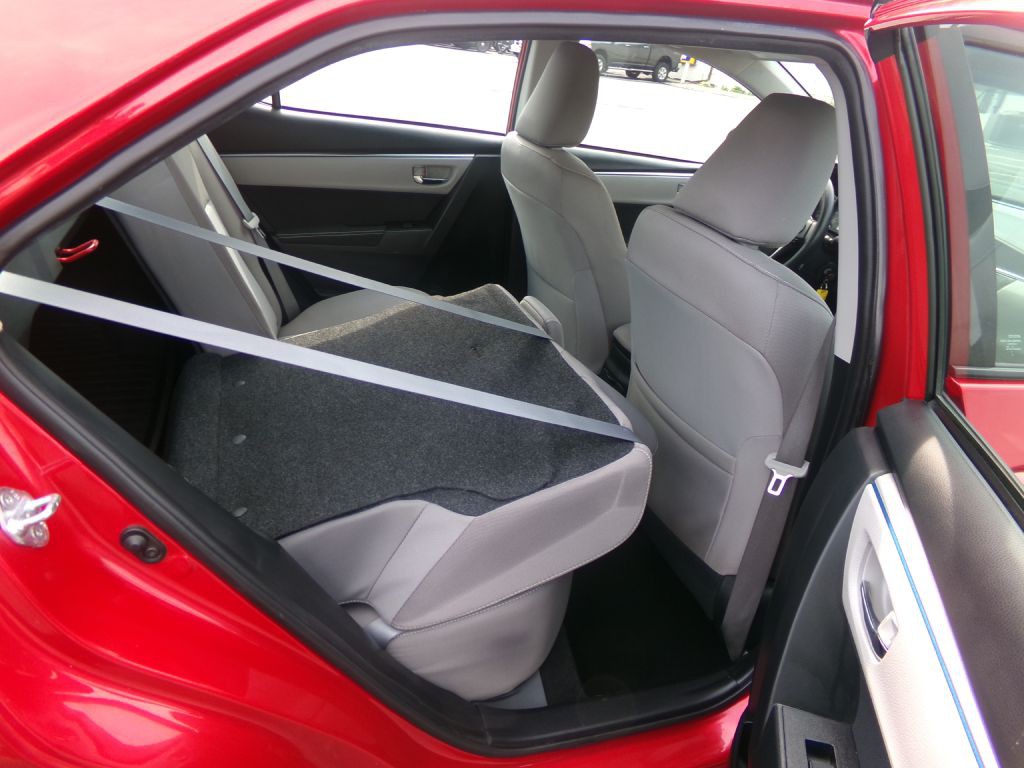 2016 Toyota Corolla Image 33