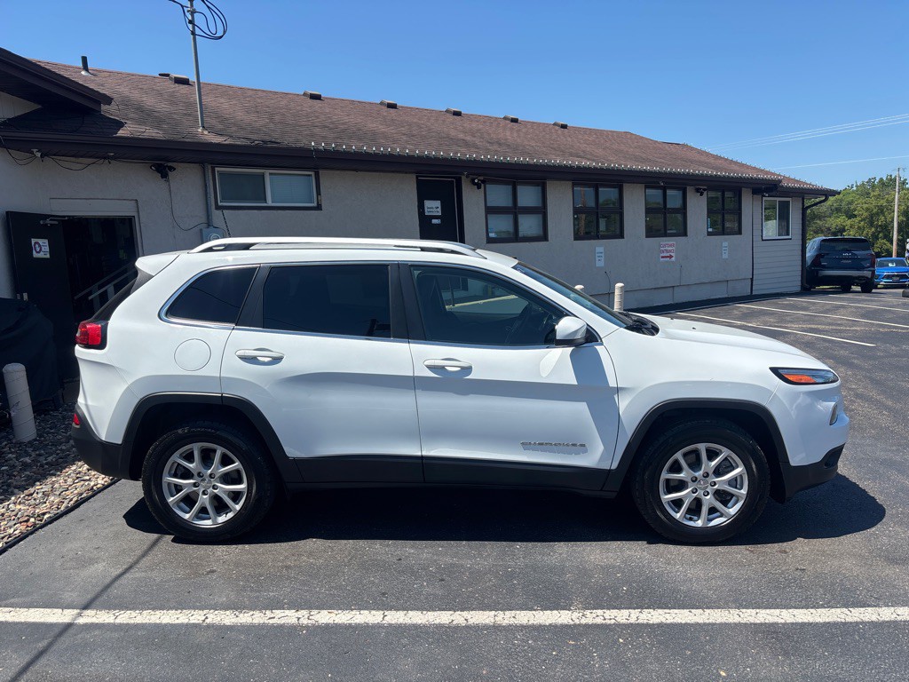 2017 Jeep Cherokee Image 2