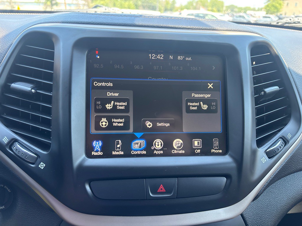 2017 Jeep Cherokee Image 17