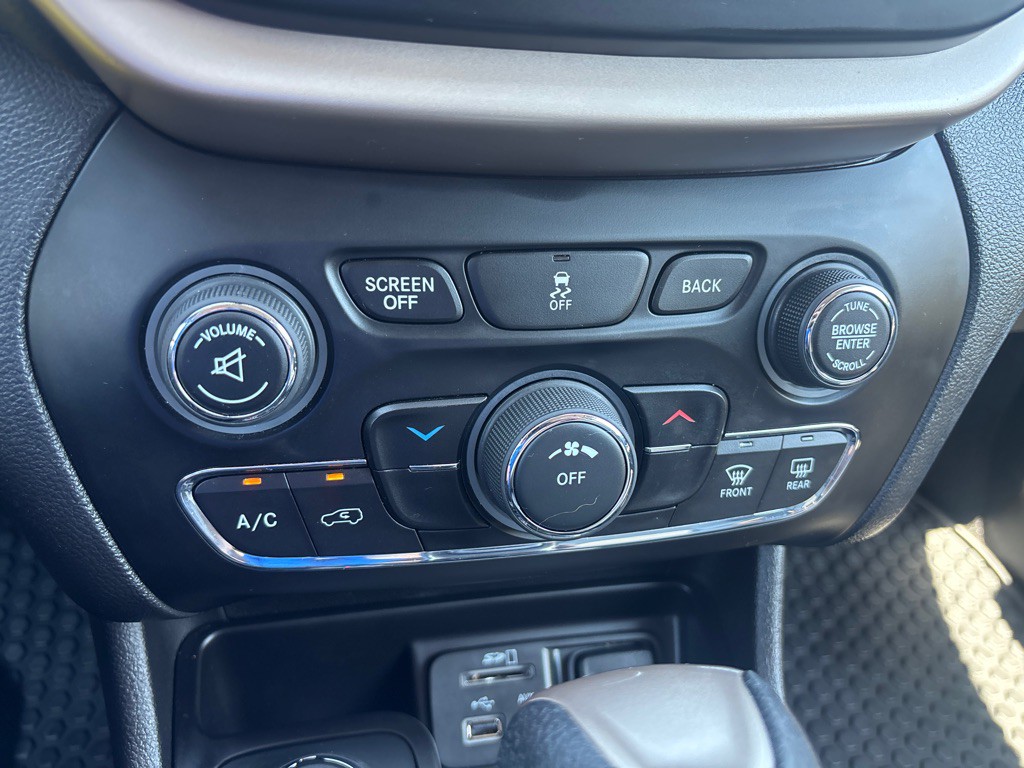 2017 Jeep Cherokee Image 20