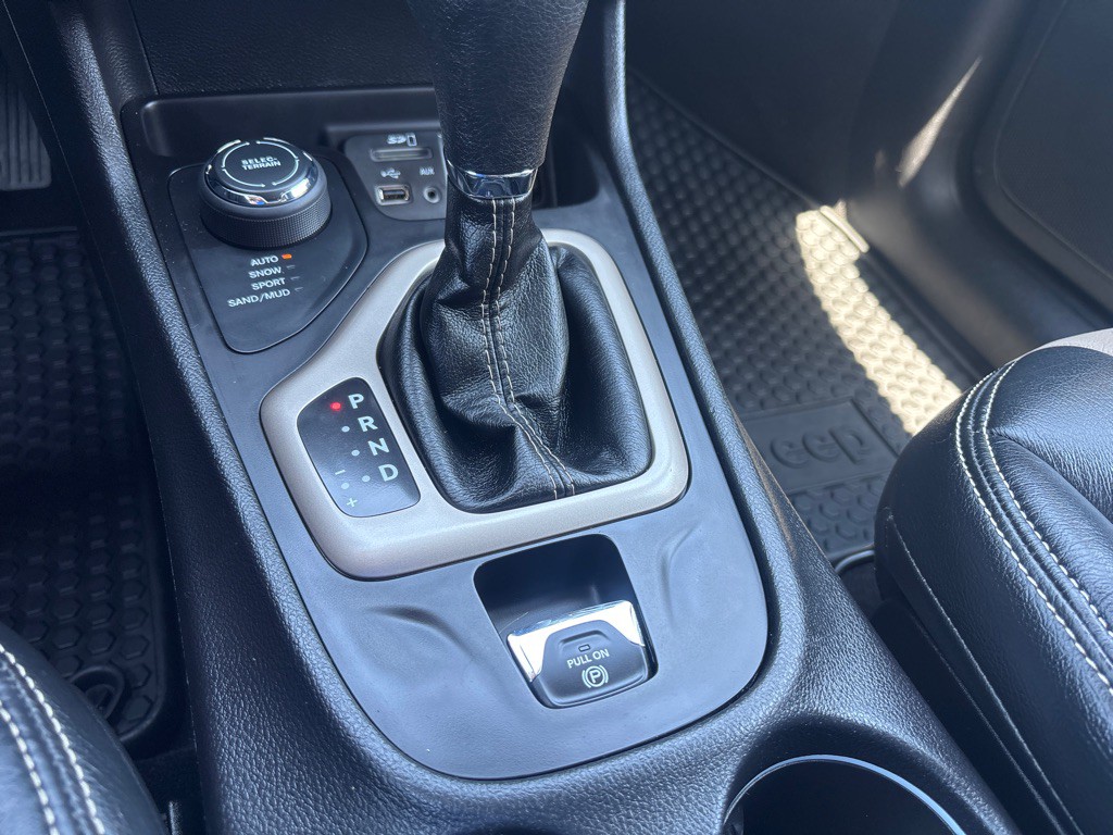 2017 Jeep Cherokee Image 23