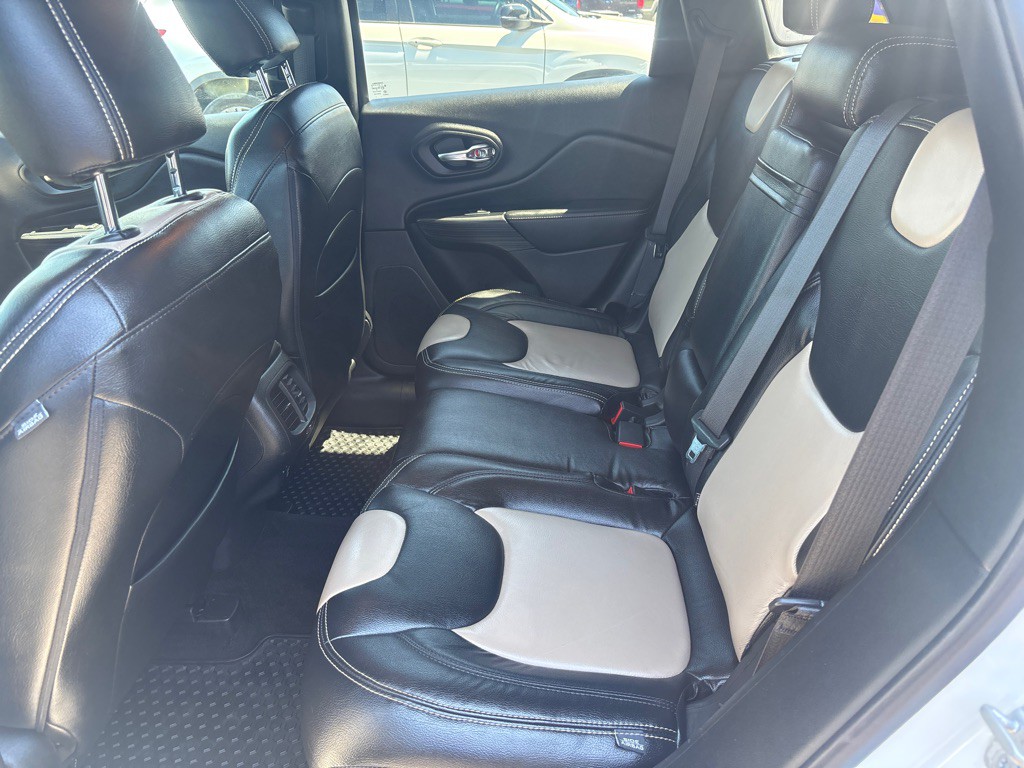2017 Jeep Cherokee Image 29