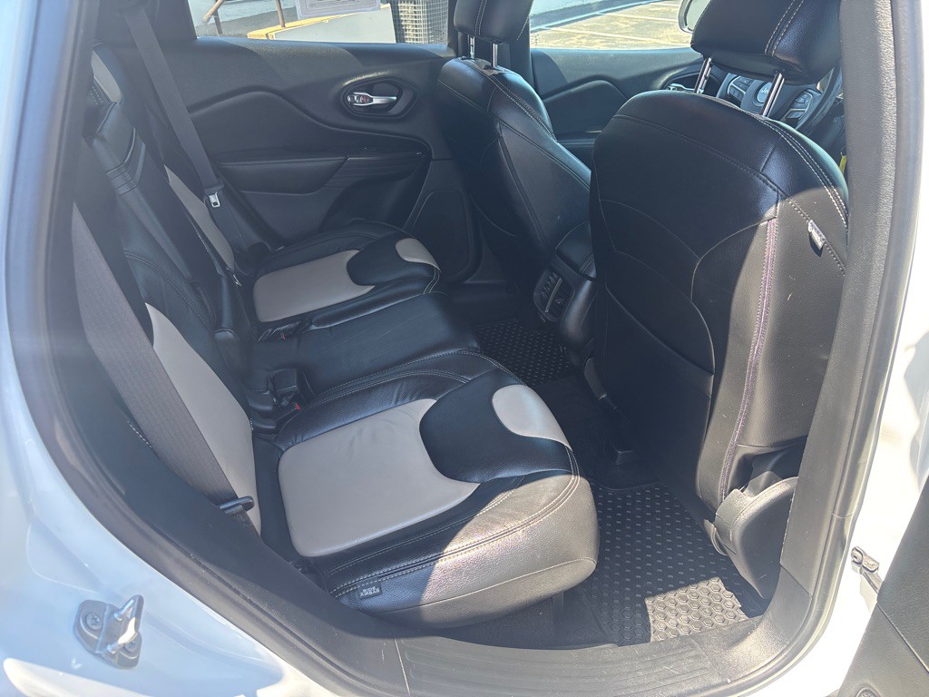 2017 Jeep Cherokee Image 32
