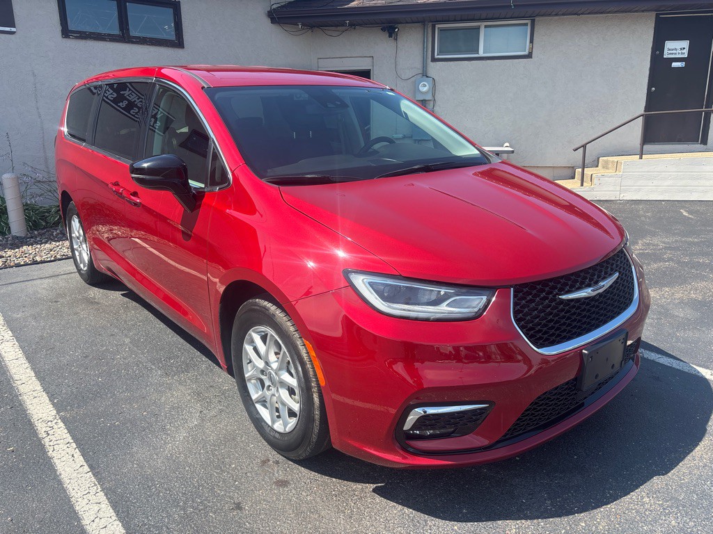 2024 Chrysler Pacifica Image 1