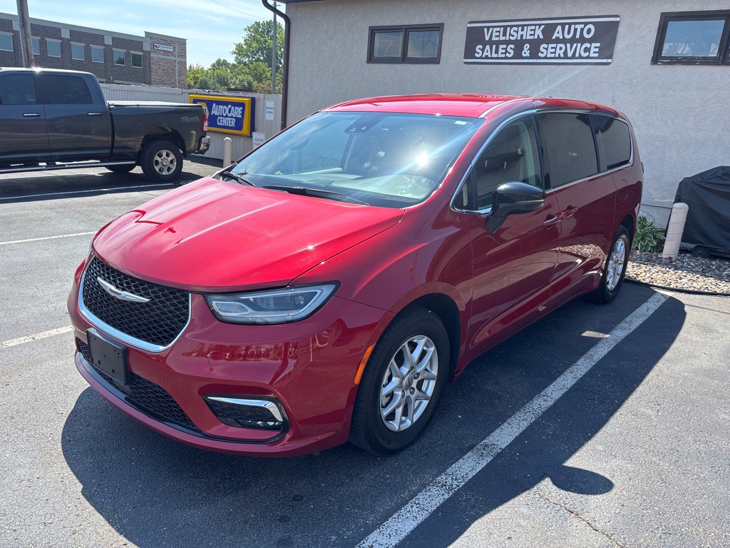 2024 Chrysler Pacifica Image 7