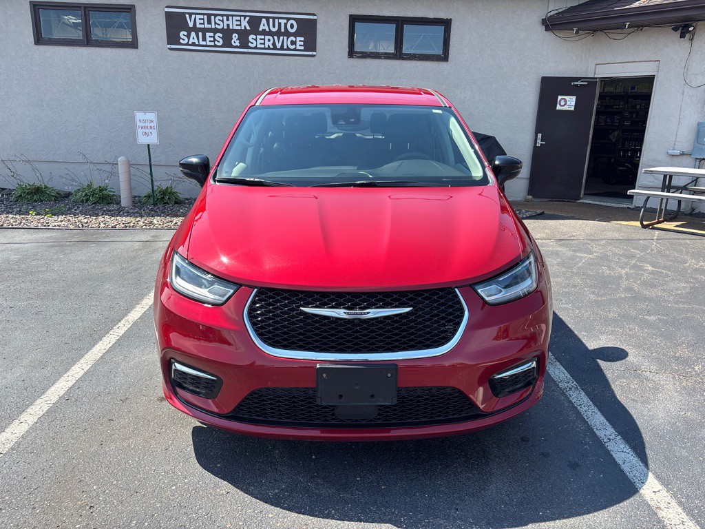 2024 Chrysler Pacifica Image 8