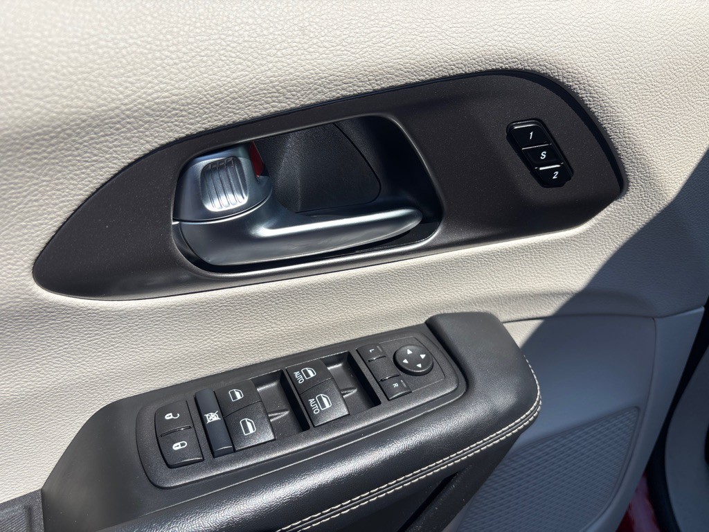 2024 Chrysler Pacifica Image 10