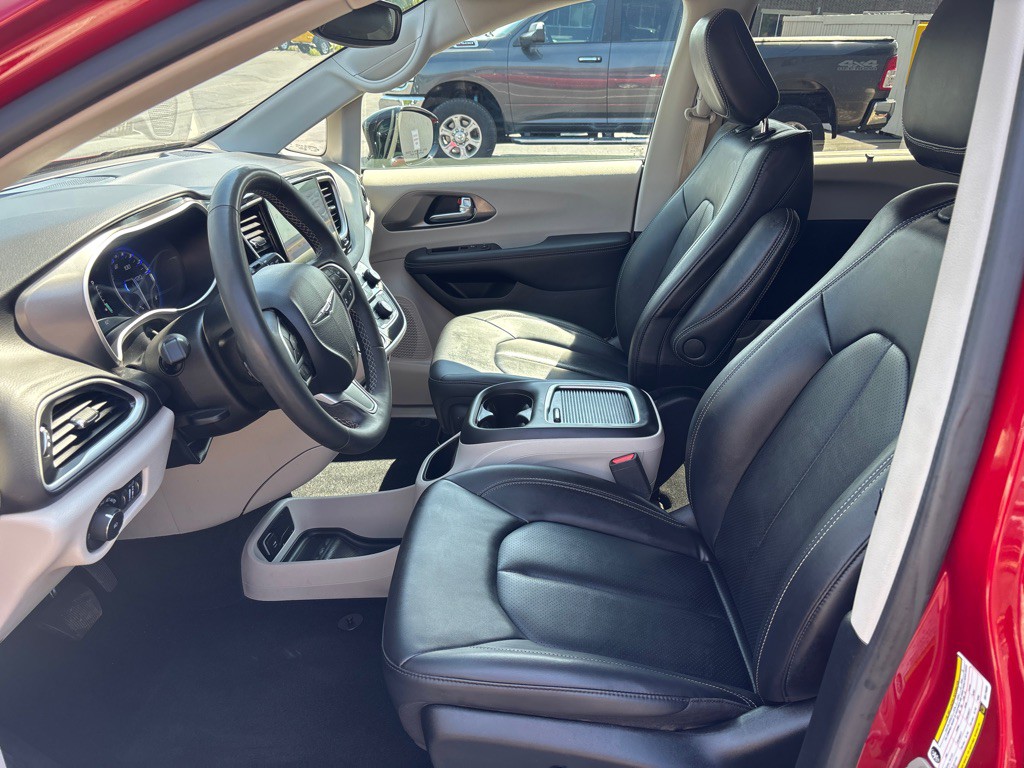 2024 Chrysler Pacifica Image 12