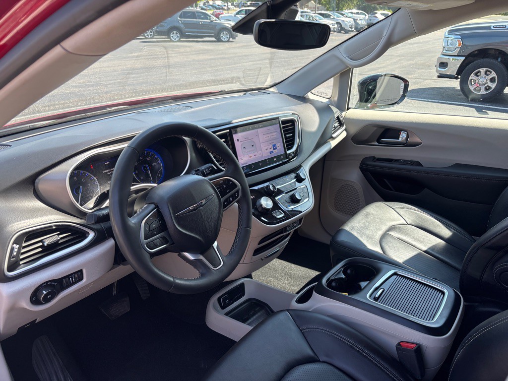 2024 Chrysler Pacifica Image 13