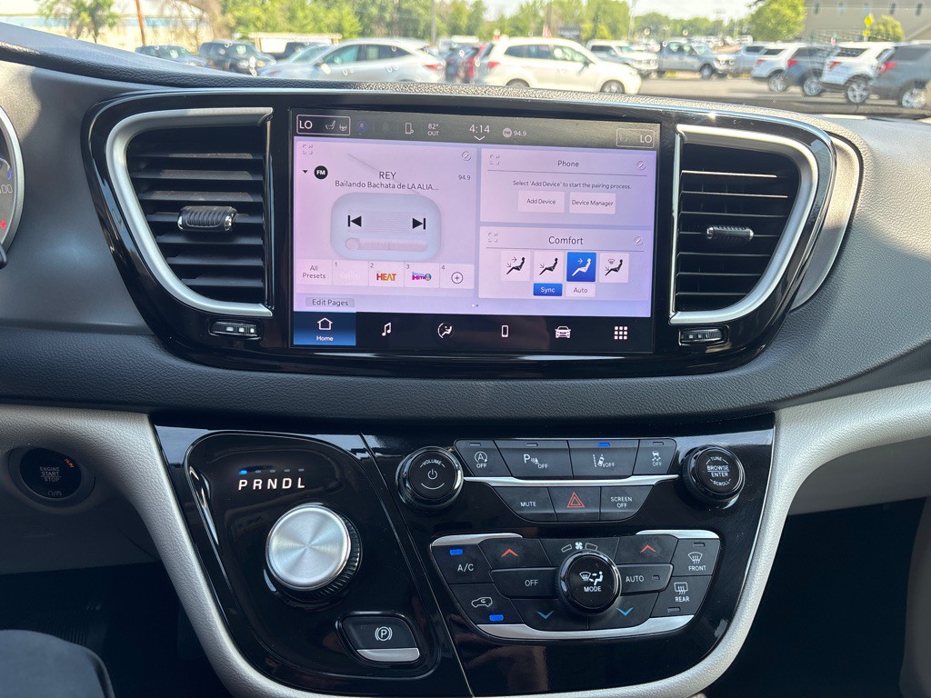 2024 Chrysler Pacifica Image 19