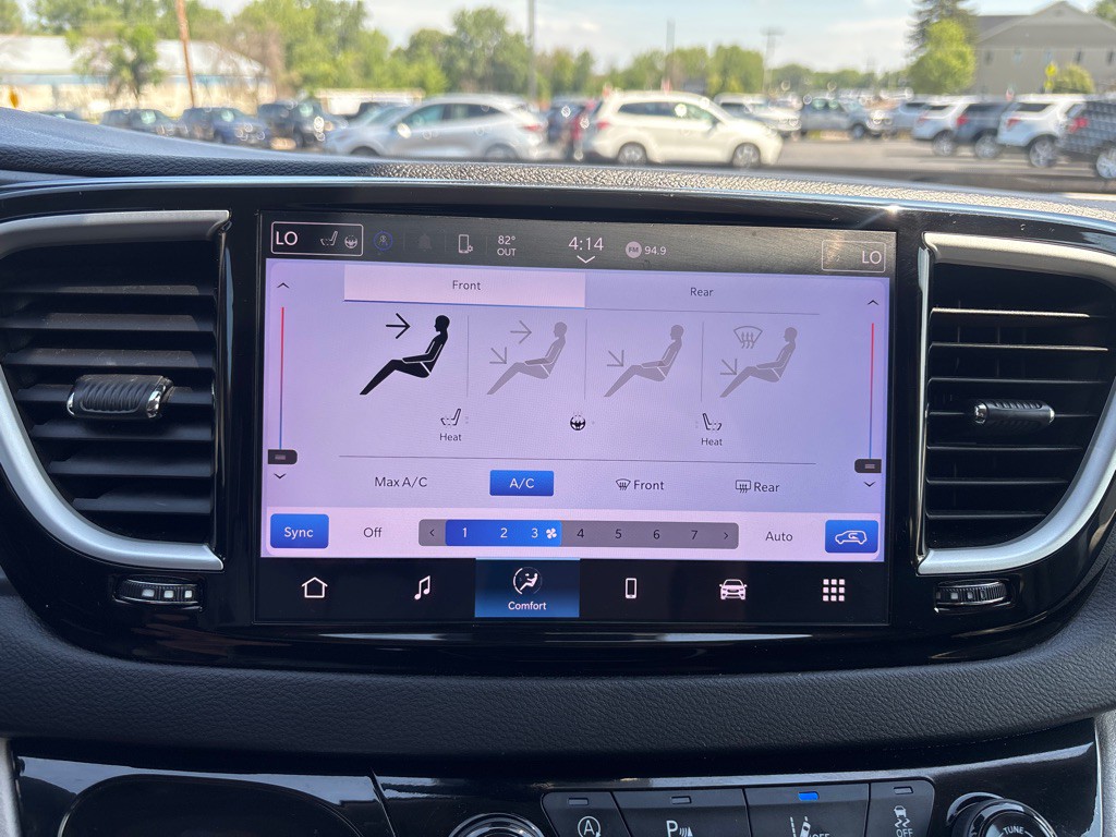 2024 Chrysler Pacifica Image 21
