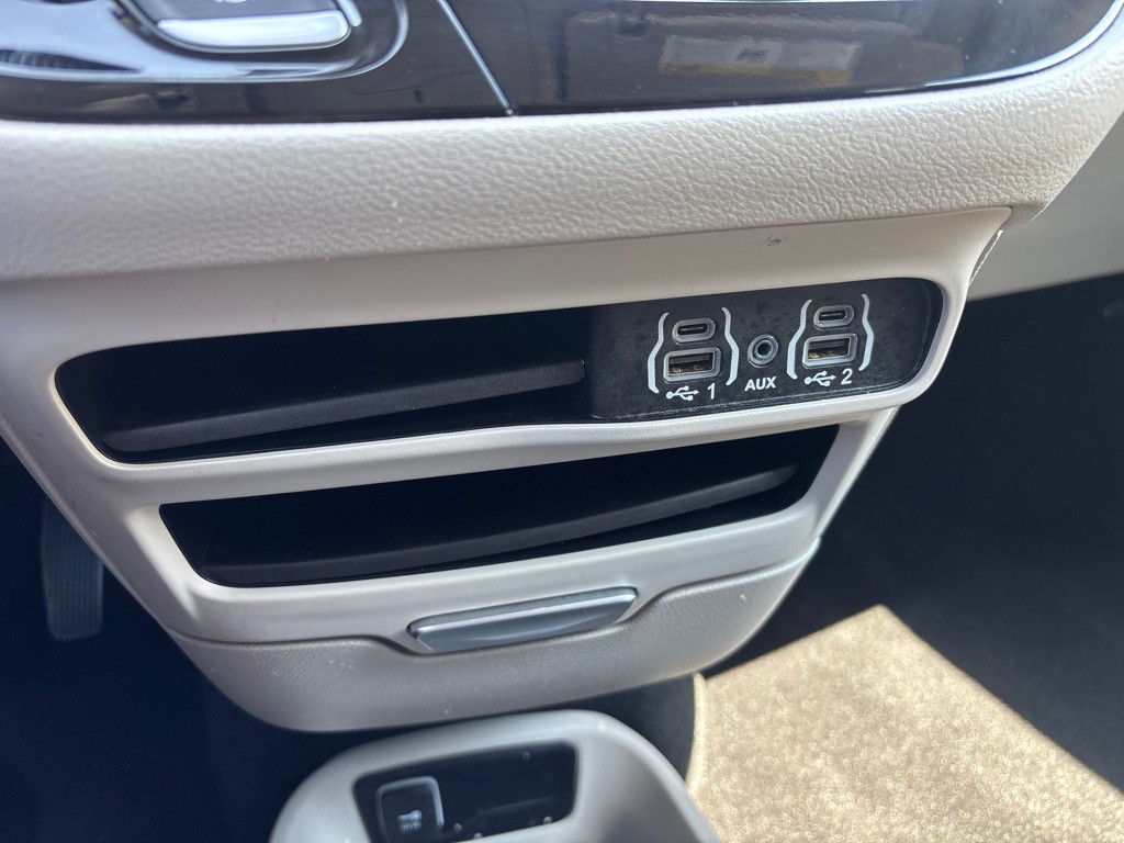 2024 Chrysler Pacifica Image 24