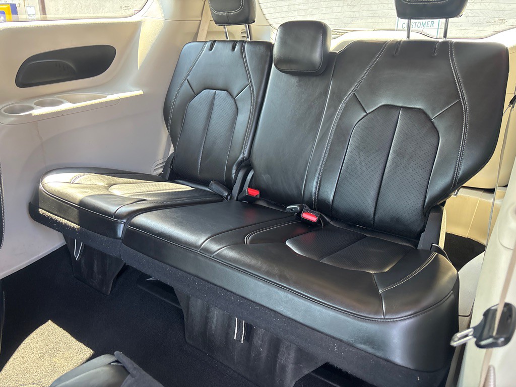 2024 Chrysler Pacifica Image 30