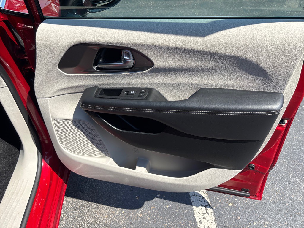 2024 Chrysler Pacifica Image 35