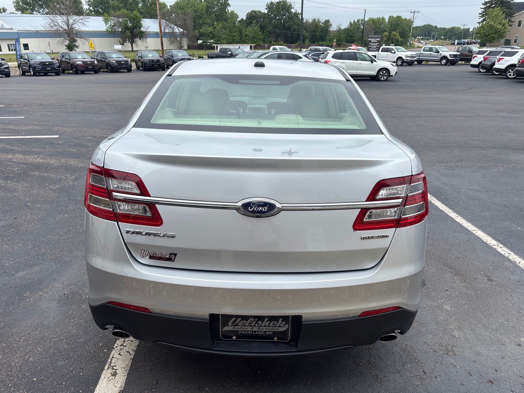 2017 Ford Taurus Image 4