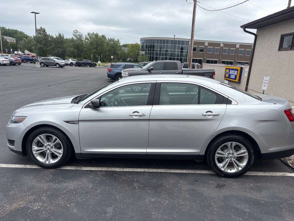 2017 Ford Taurus Image 6
