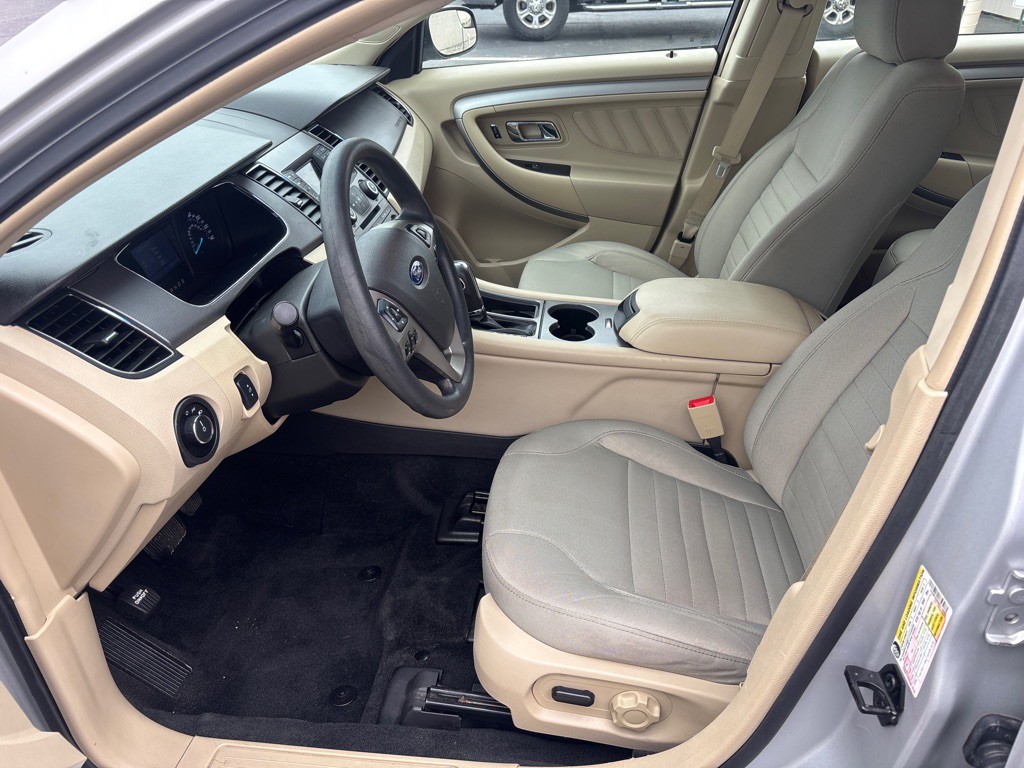 2017 Ford Taurus Image 10