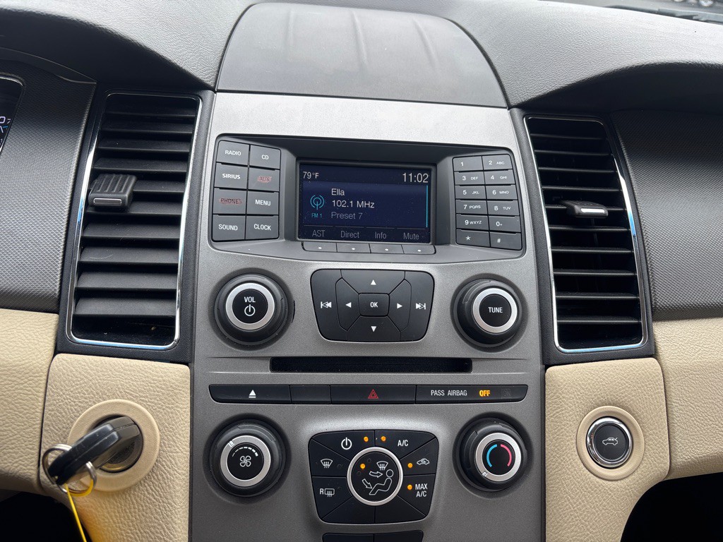 2017 Ford Taurus Image 15