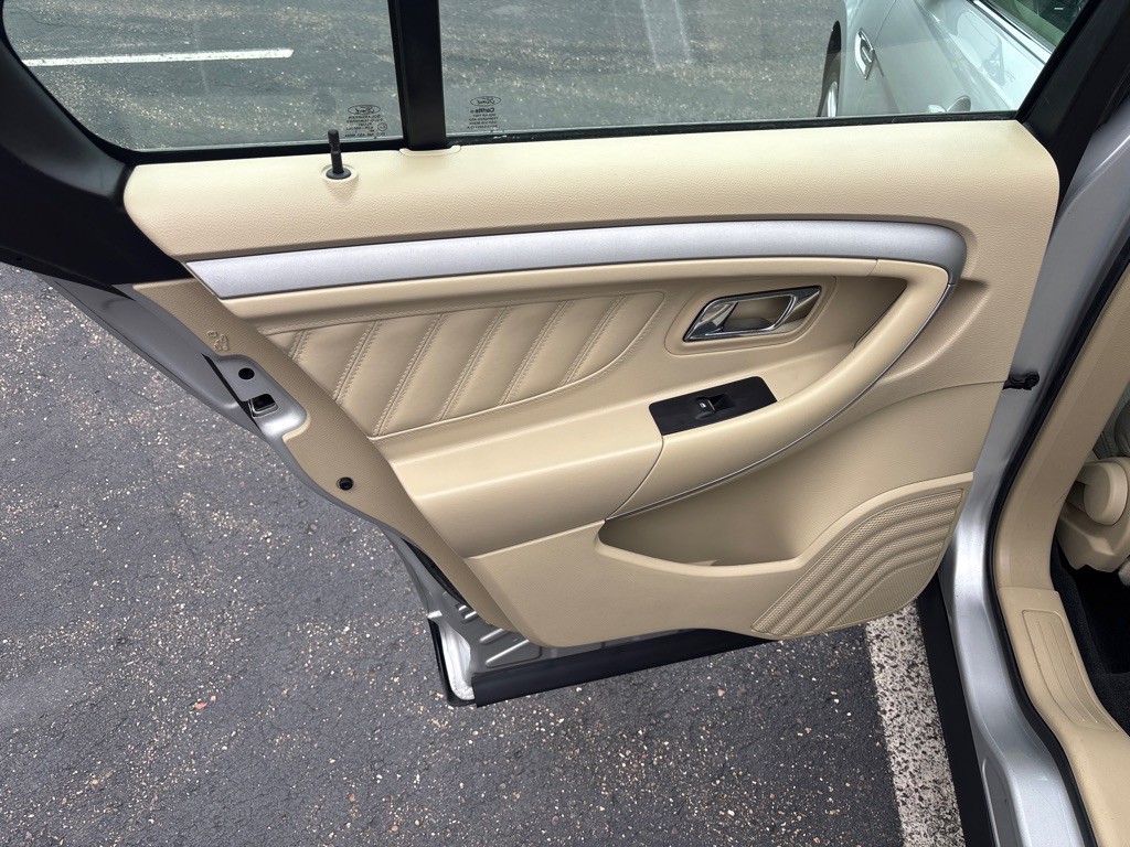 2017 Ford Taurus Image 19