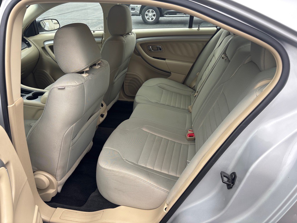 2017 Ford Taurus Image 20