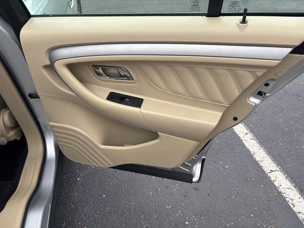 2017 Ford Taurus Image 22