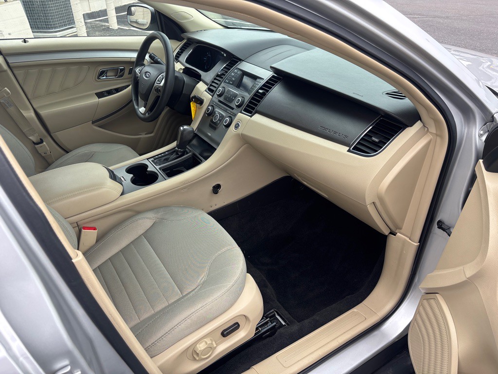 2017 Ford Taurus Image 25
