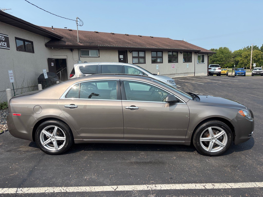 2012 Chevrolet Malibu Image 2