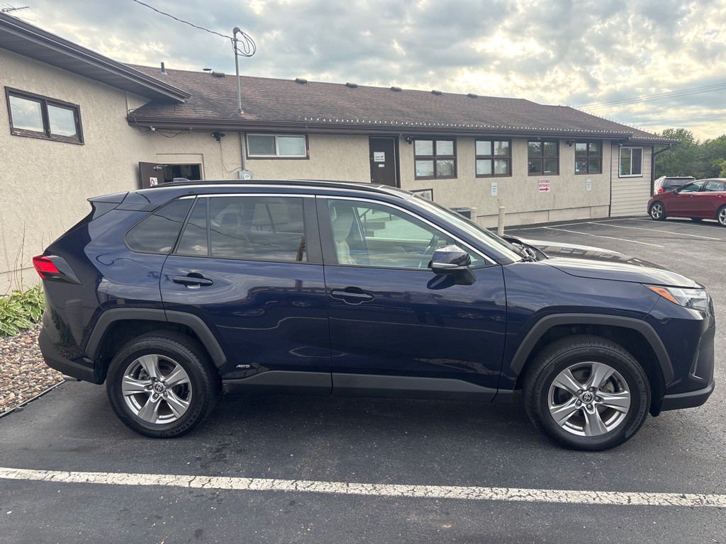 2022 Toyota Rav4 Image 2