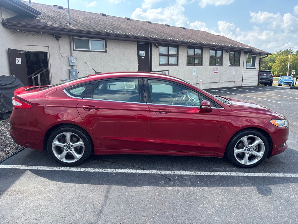 2016 Ford Fusion Image 2