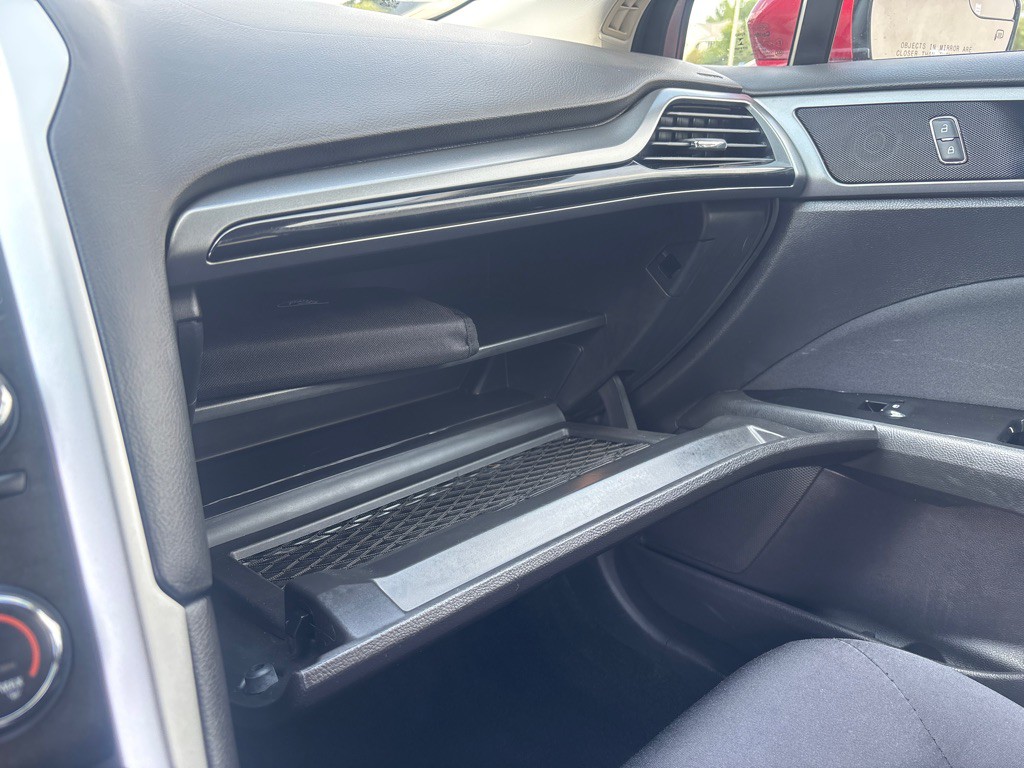 2016 Ford Fusion Image 20